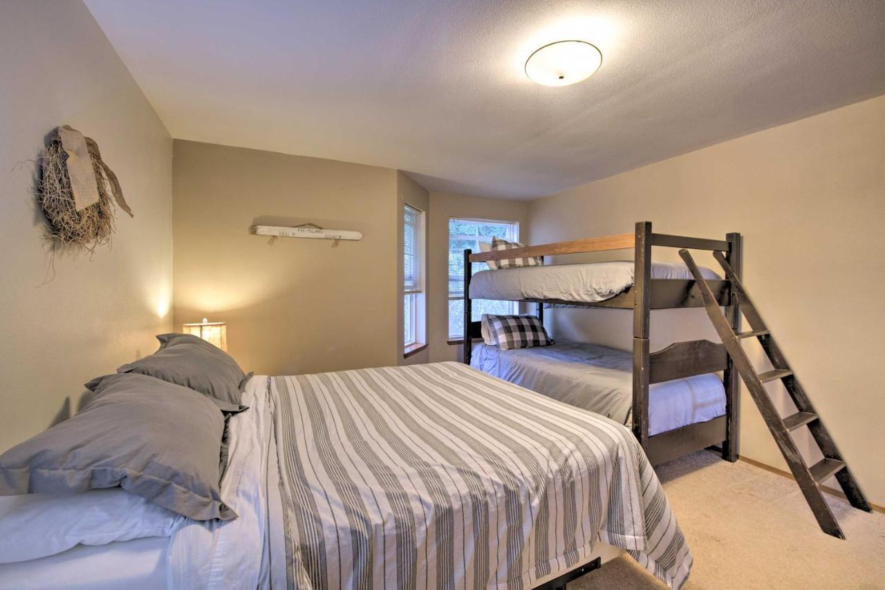 Warm Beach Hideaway With Private Beach! Stanwood Exterior photo