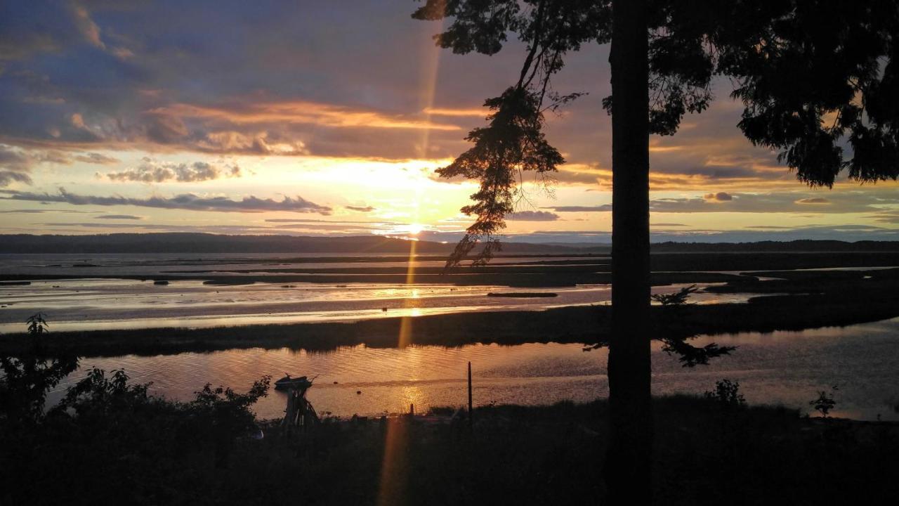 Warm Beach Hideaway With Private Beach! Stanwood Exterior photo